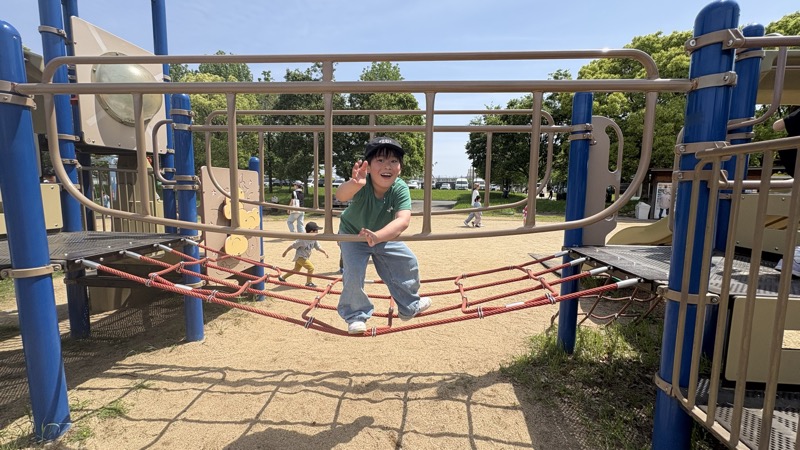 大泉緑地 遊具で遊ぶ子供の笑顔